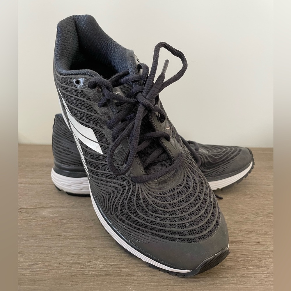 Diadora running sneakers